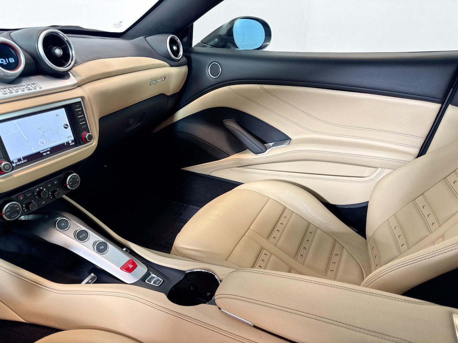 Used 2017 Ferrari California T image 22