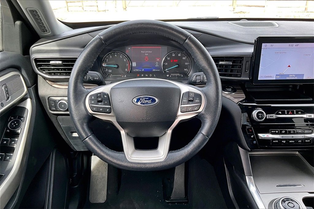 Used 2023 Ford Explorer Limited image 5