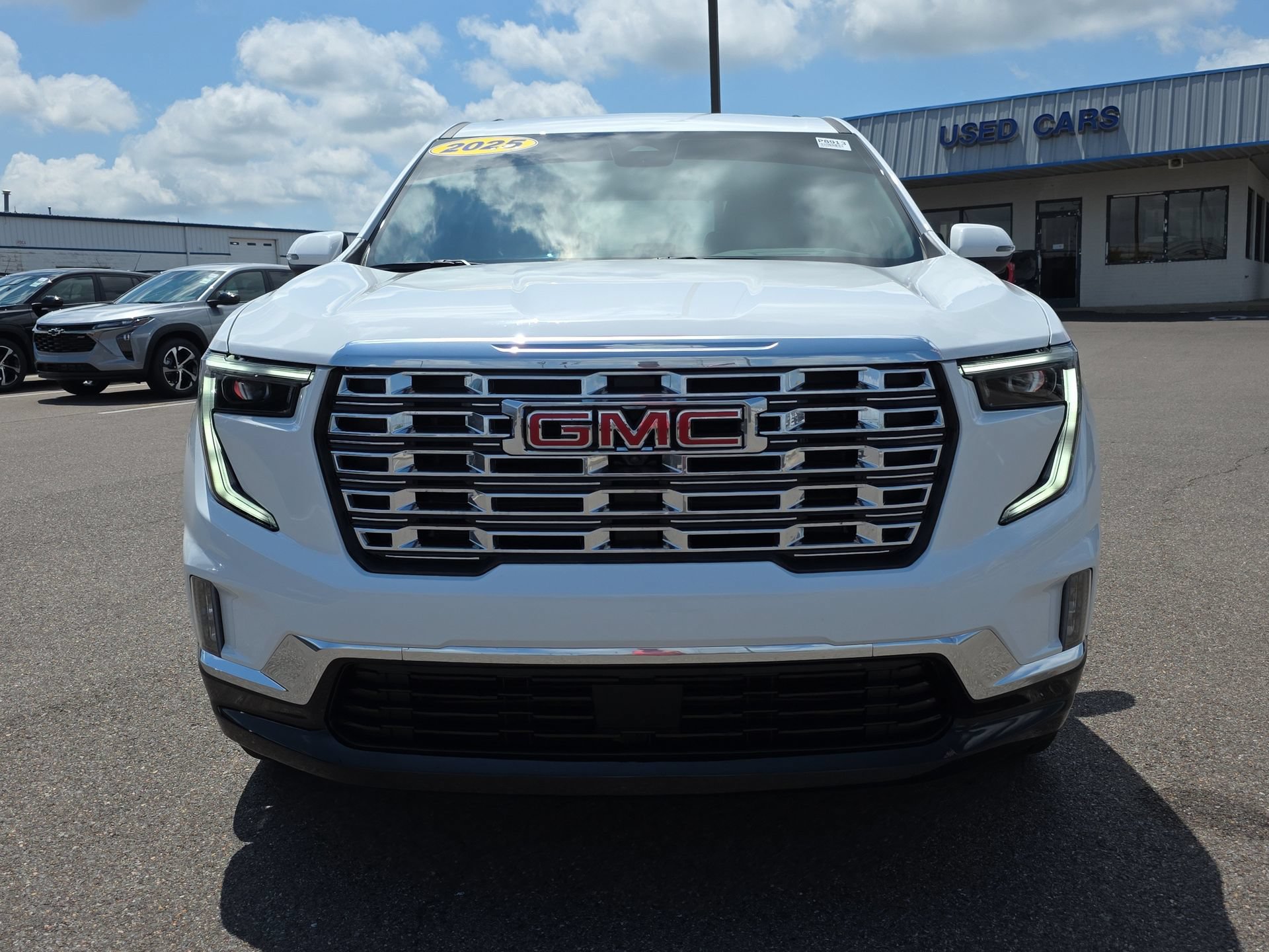 Used 2025 GMC Acadia Denali FWD image 8