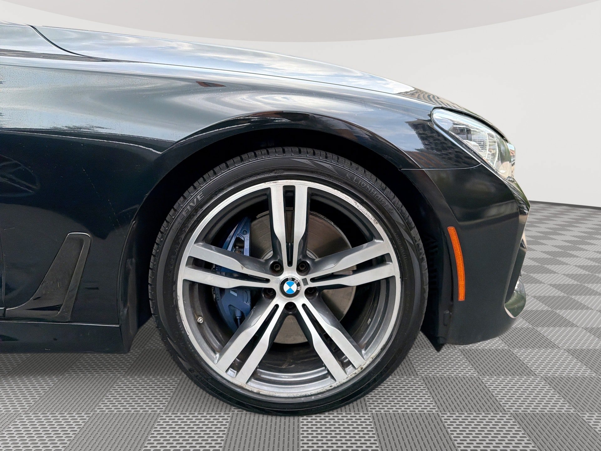 Used 2018 BMW 750i w/ Executive Package RWD image 31