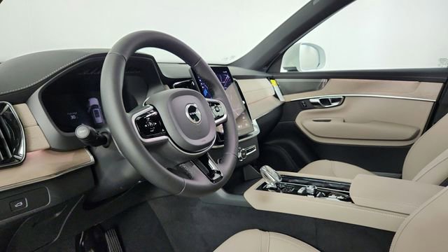 Used 2025 Volvo XC90 B6 Plus w/ Protection Package Premier AWD/4WD image 12