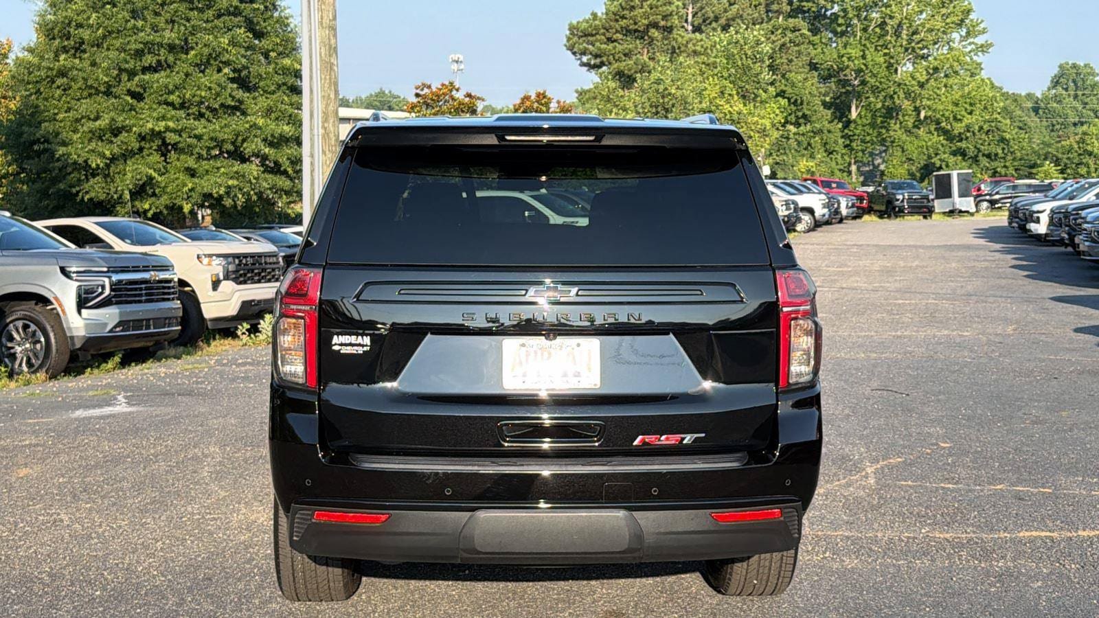 Used 2024 Chevrolet Suburban RST w/ Luxury Package AWD/4WD image 10