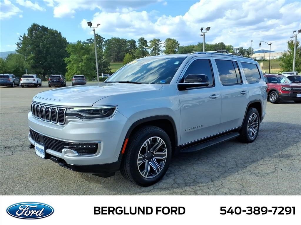 Used 2023 Jeep Wagoneer 4WD w/ Premium Group I image 9