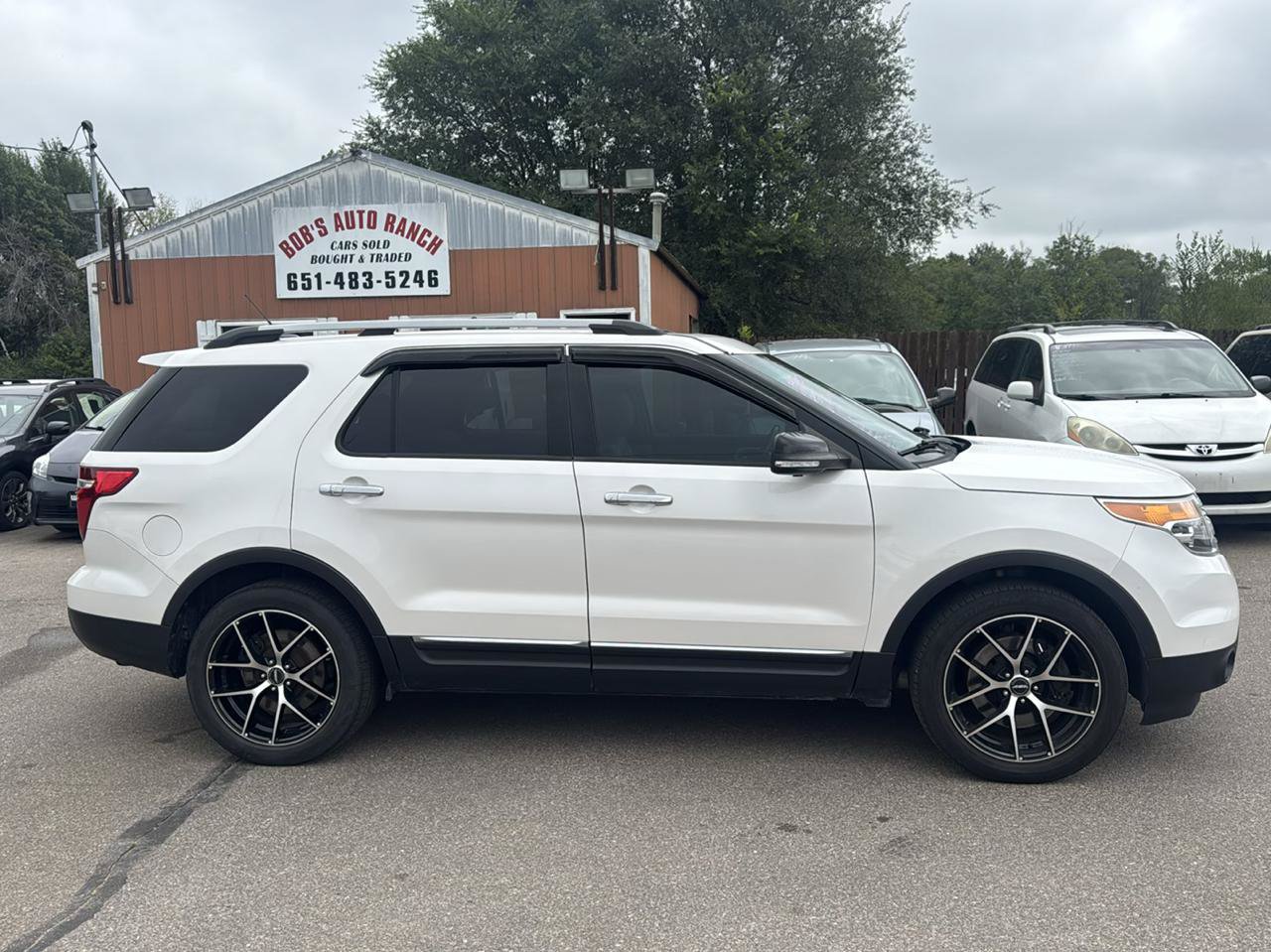 Used 2015 Ford Explorer XLT w/ Equipment Group 202A AWD/4WD image 4
