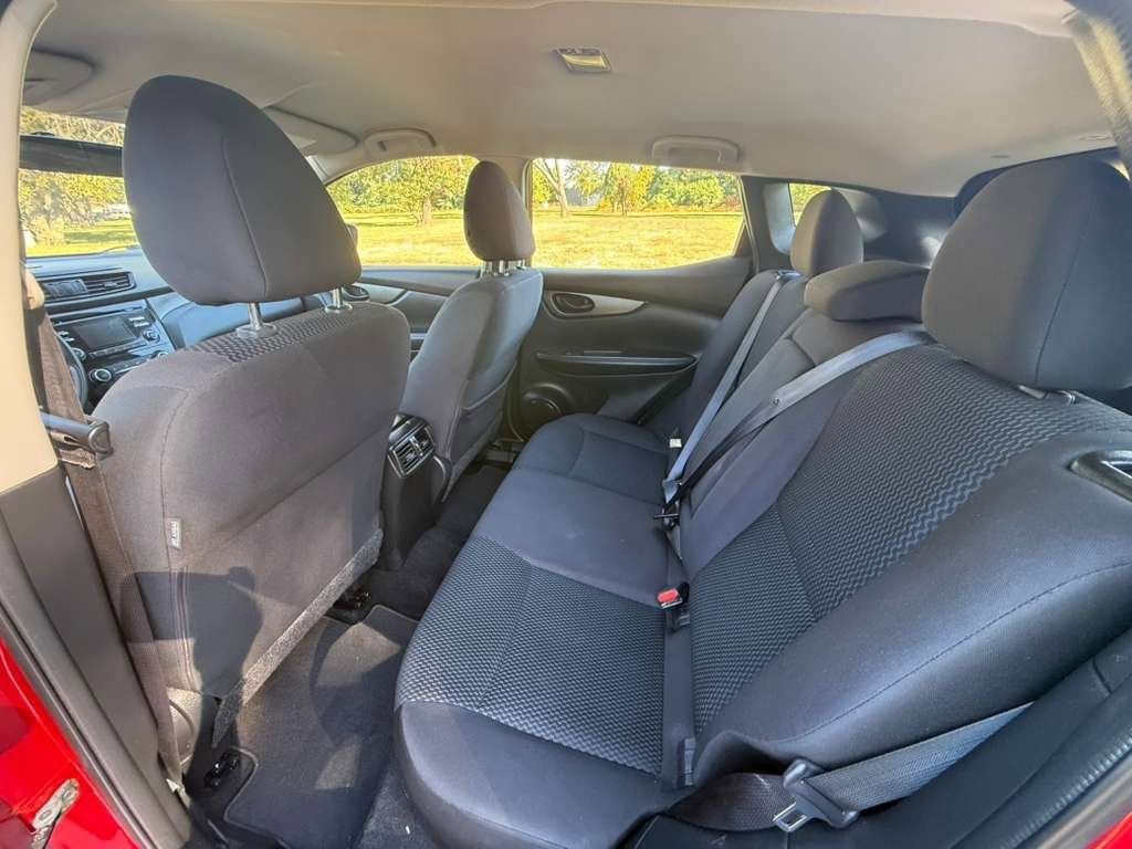 Used 2018 Nissan Rogue Sport S image 11