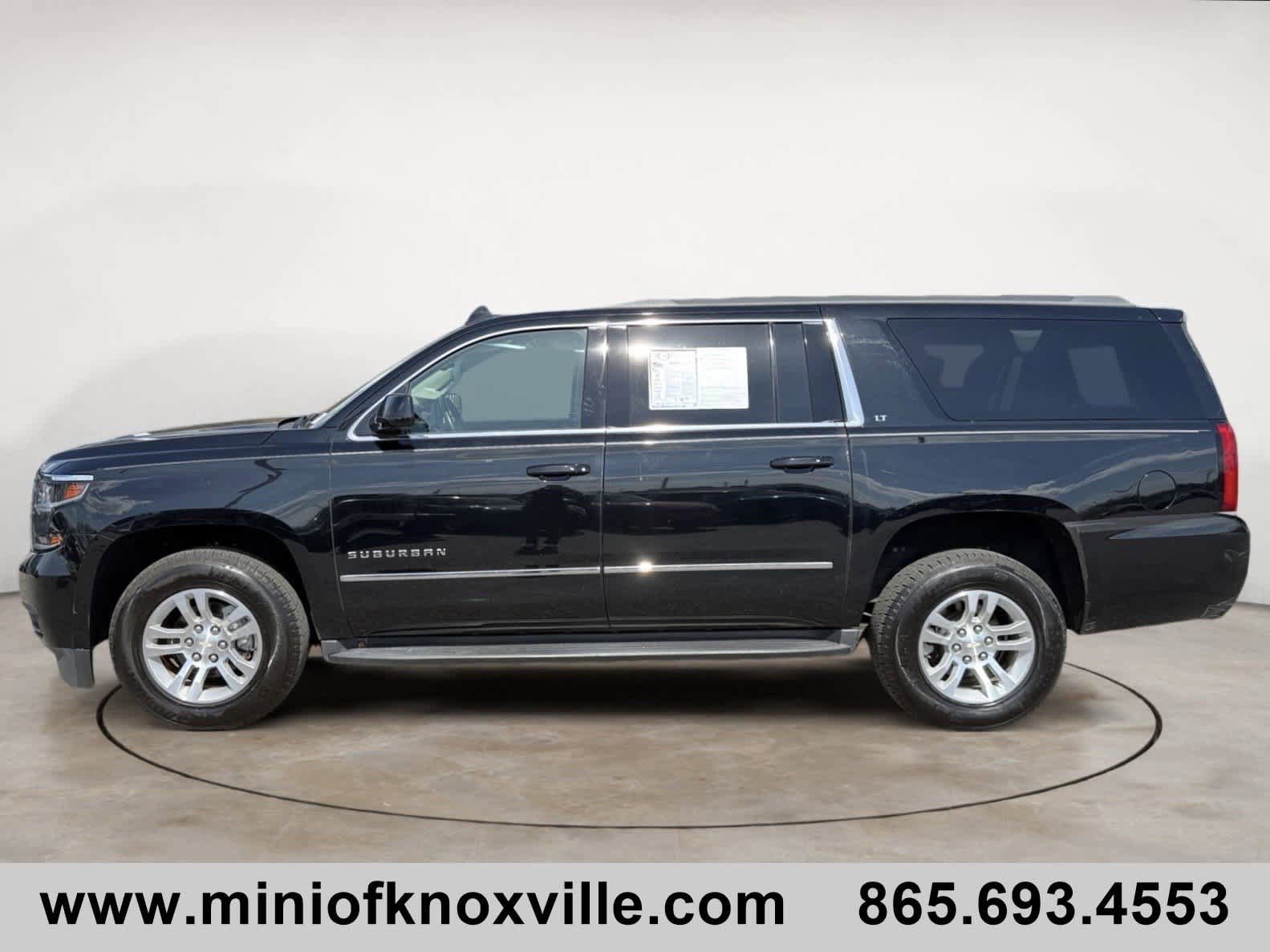 Used 2017 Chevrolet Suburban LT w/ Luxury Package RWD image 4