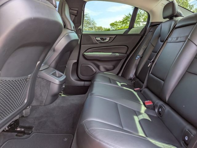 Used 2020 Volvo S60 T6 Momentum image 13