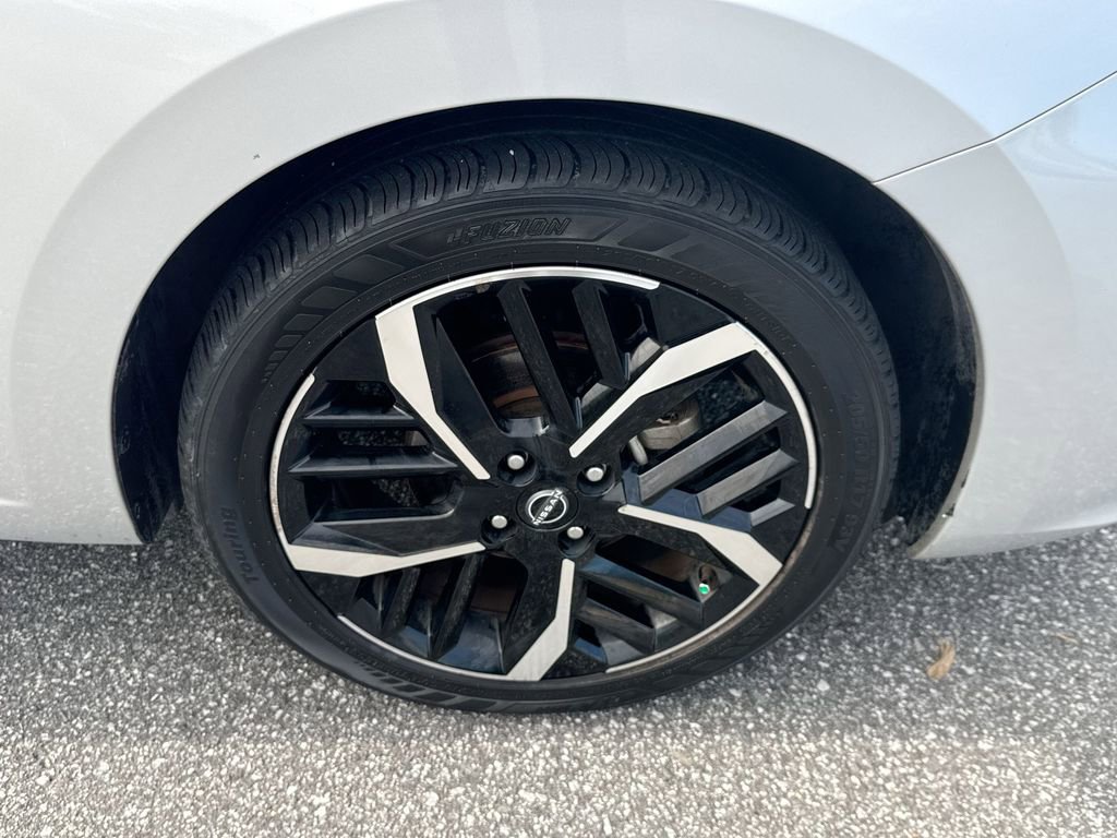 Used 2024 Nissan Versa SR image 27