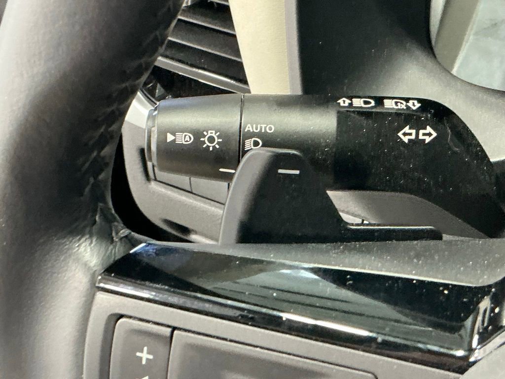 Used 2023 Nissan Rogue SL w/ SL Premium Package image 25