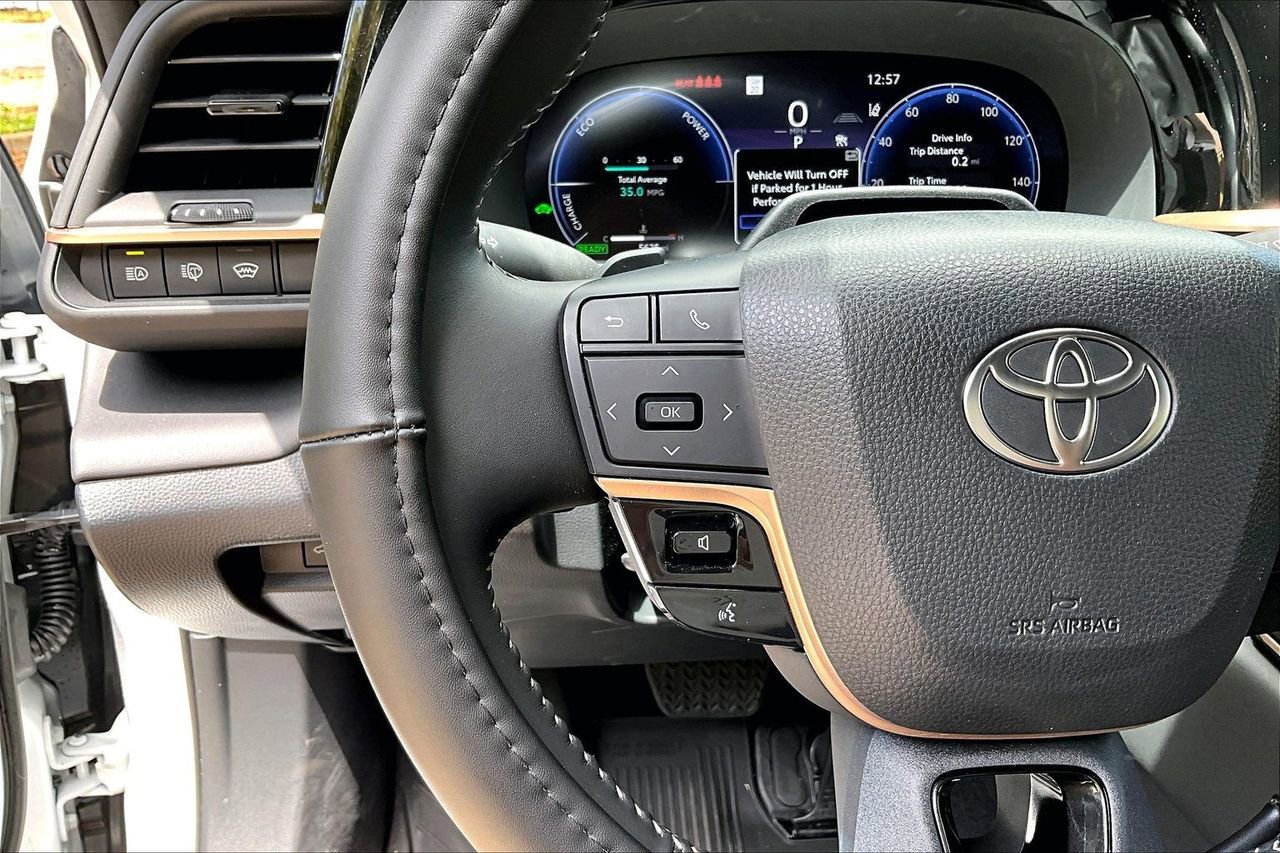 Used 2025 Toyota Crown Signia w/ Advanced Technology Package image 10