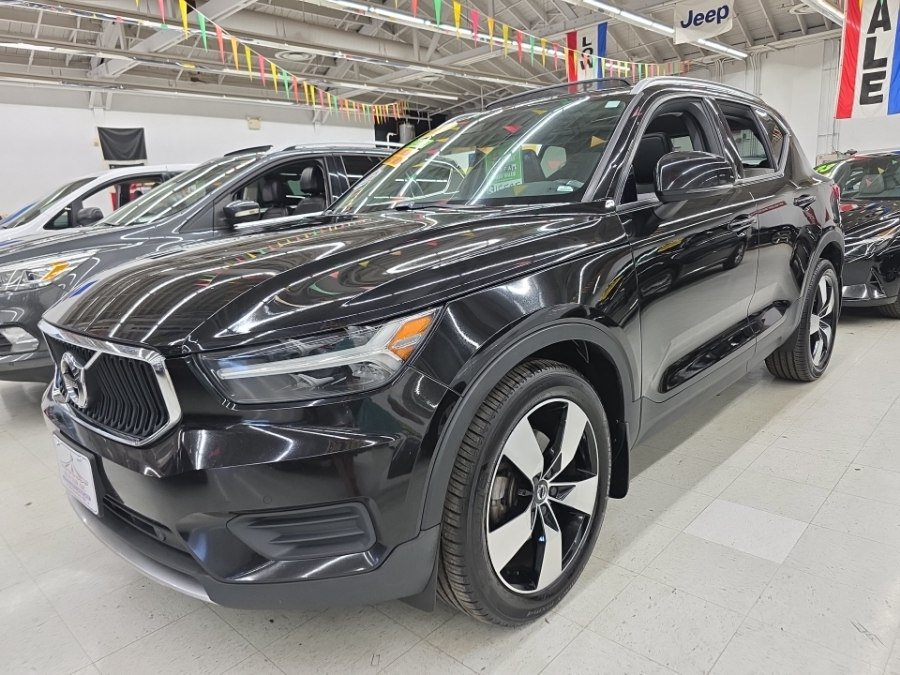 Used 2020 Volvo XC40 T5 Momentum w/ Protection Package AWD/4WD image 3