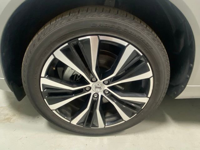 Certified 2025 Volvo XC60 B5 Plus image 5