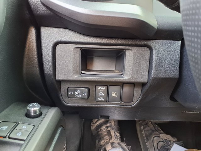 Used 2018 Toyota Tacoma TRD Off-Road AWD/4WD image 37