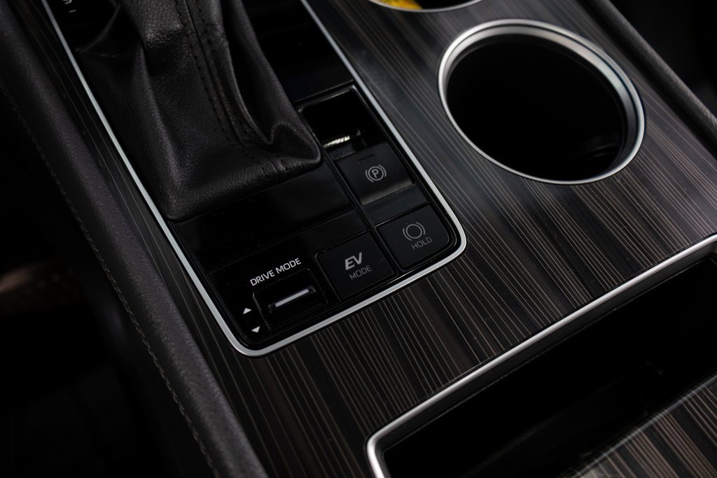 Used 2024 Toyota Sienna Limited image 35