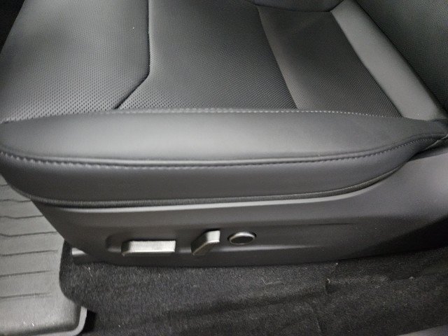 Used 2026 Tesla Model Y 2WD image 28