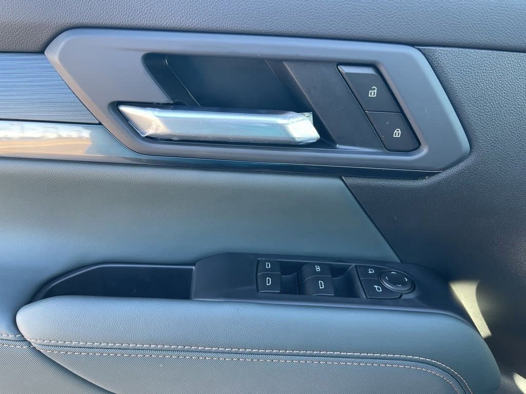 New 2026 GMC Terrain AT4 w/ LPO, Black Badging Package image 13