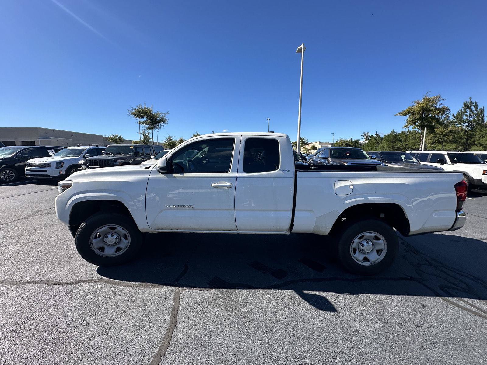 Used 2022 Toyota Tacoma SR5 RWD image 9