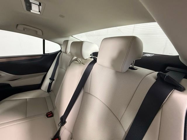 Used 2025 Lexus ES 300h w/ Premium Package image 32