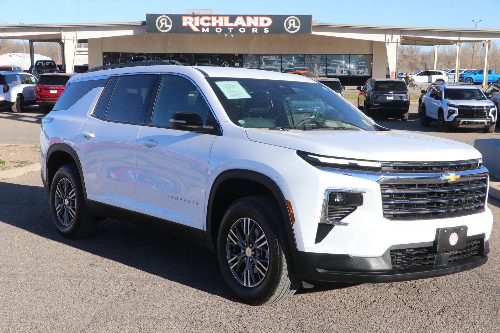 Used 2025 Chevrolet Traverse LT