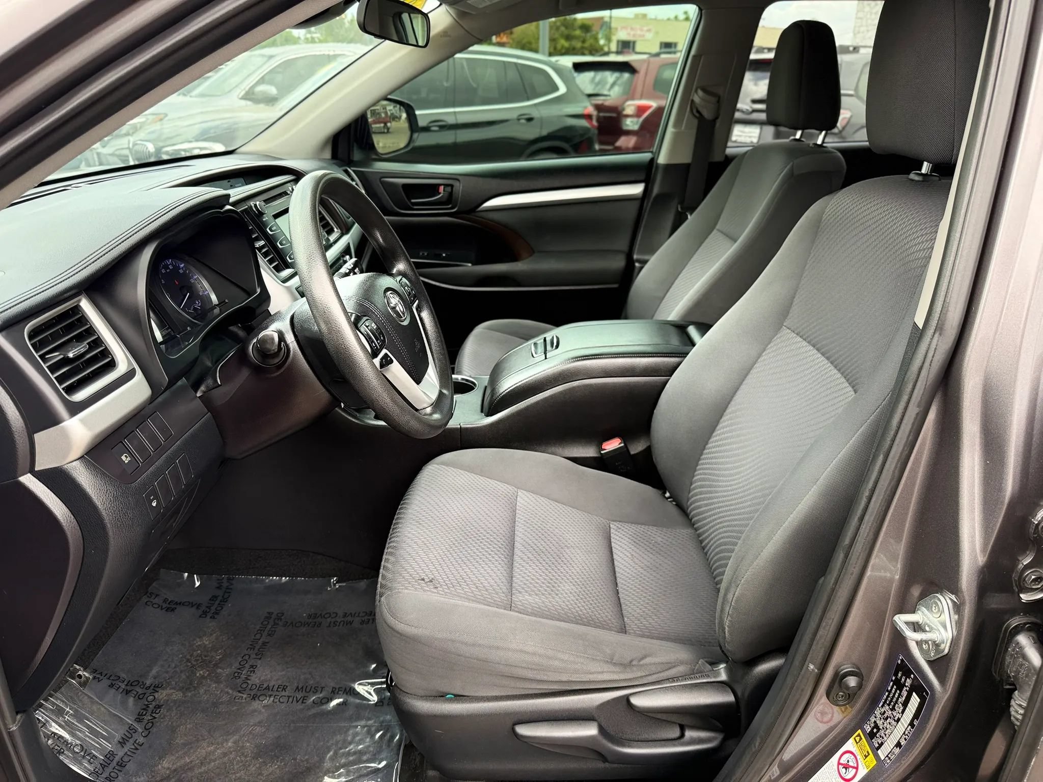 Used 2019 Toyota Highlander LE AWD/4WD image 12