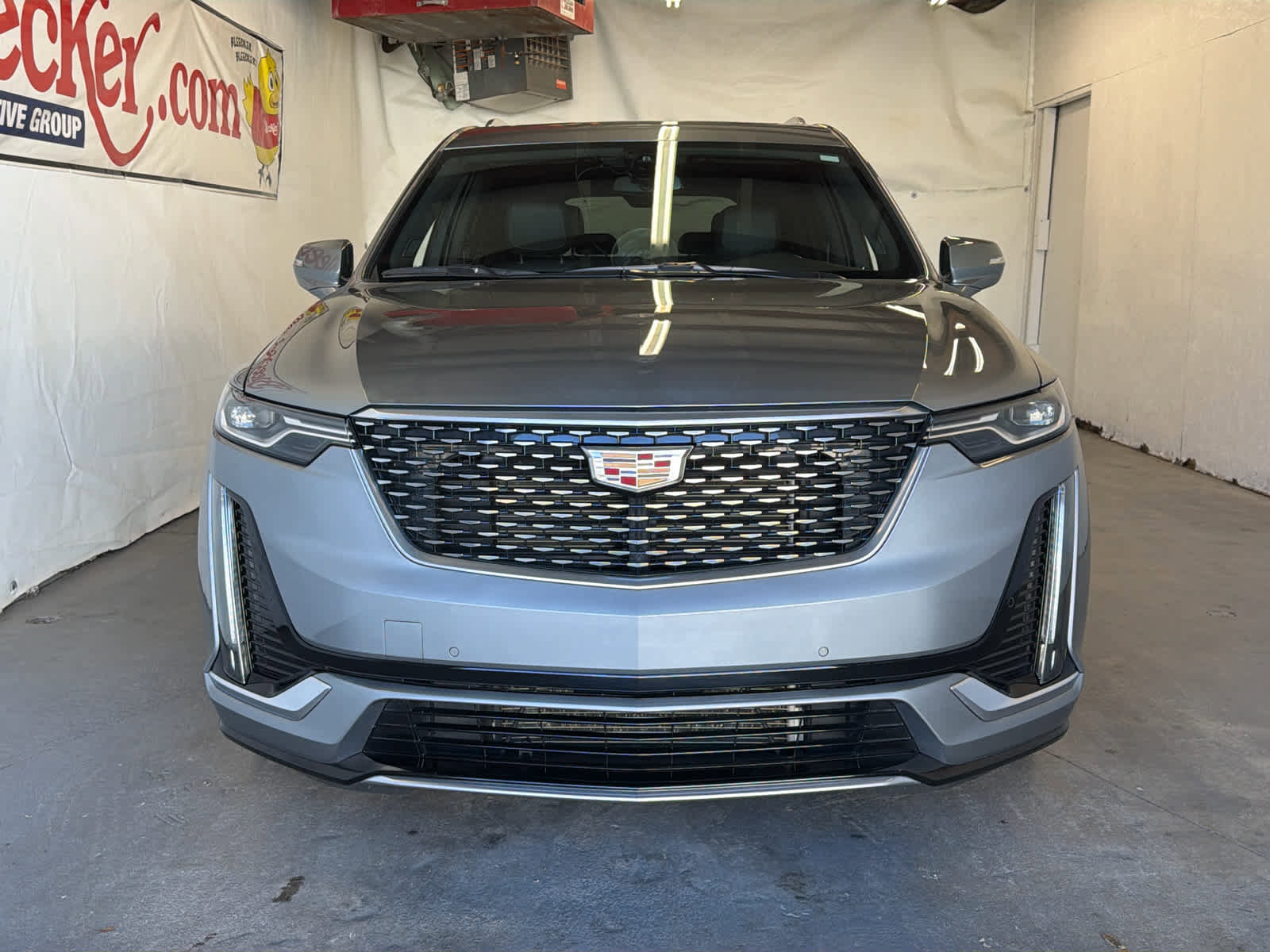 Used 2025 Cadillac XT6 Premium Luxury FWD image 2