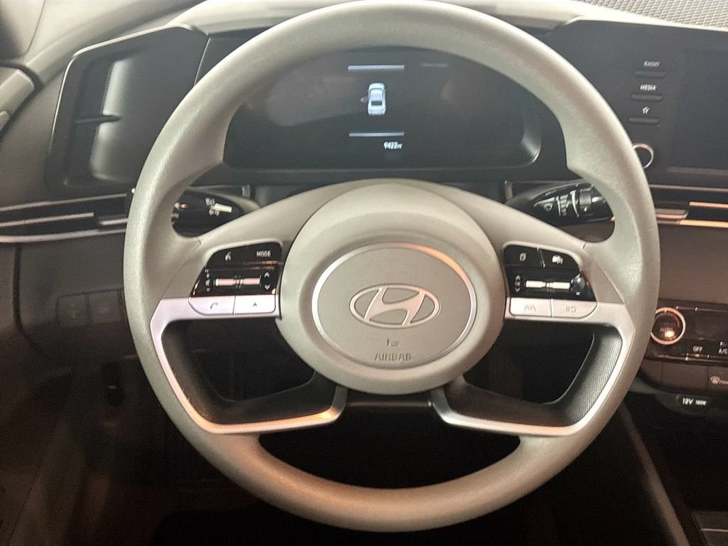 Used 2025 Hyundai Elantra Hybrid FWD image 13