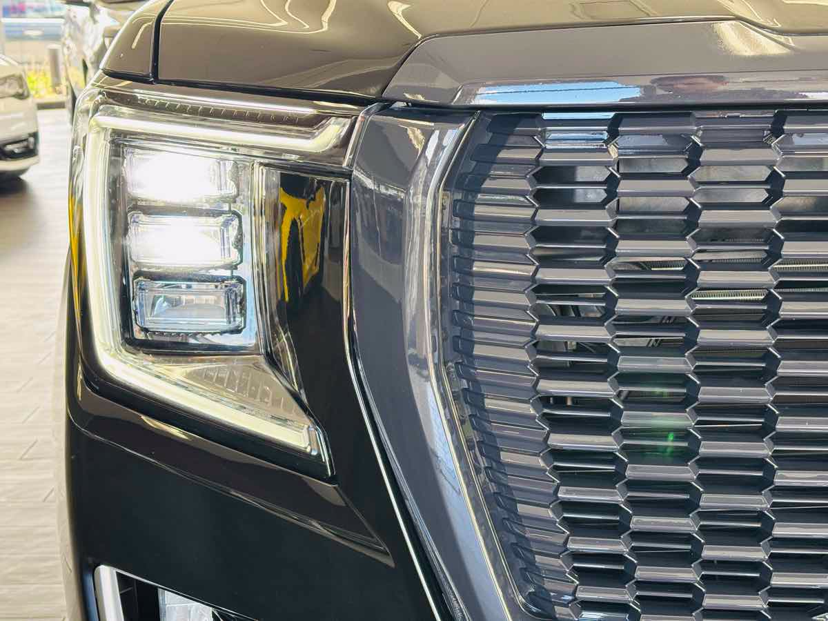 Used 2023 GMC Yukon Denali Ultimate AWD/4WD image 19