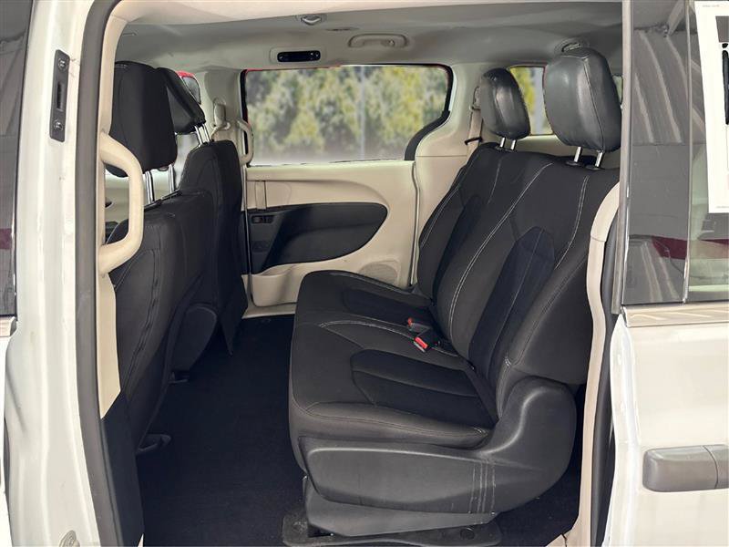 Used 2021 Chrysler Voyager L FWD image 10