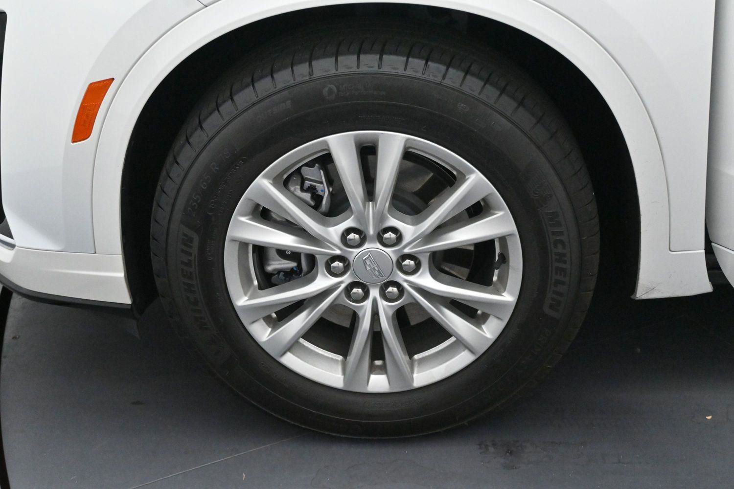 Certified 2025 Cadillac XT6 Luxury FWD image 42