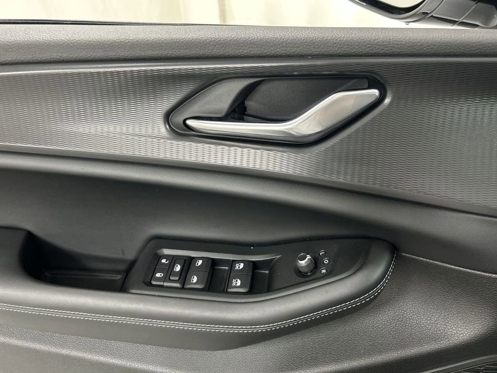 Used 2024 Jeep Grand Cherokee Altitude AWD/4WD image 11