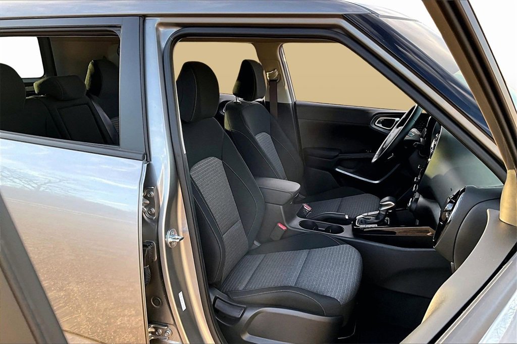 Certified 2025 Kia Soul EX image 7