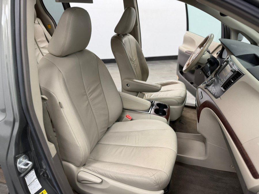 Used 2011 Toyota Sienna XLE w/ Premium Pkg AWD/4WD image 33