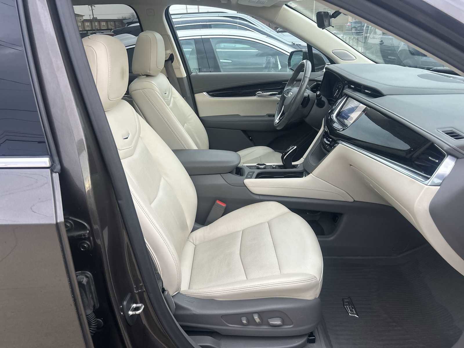 Used 2020 Cadillac XT6 Premium Luxury image 29