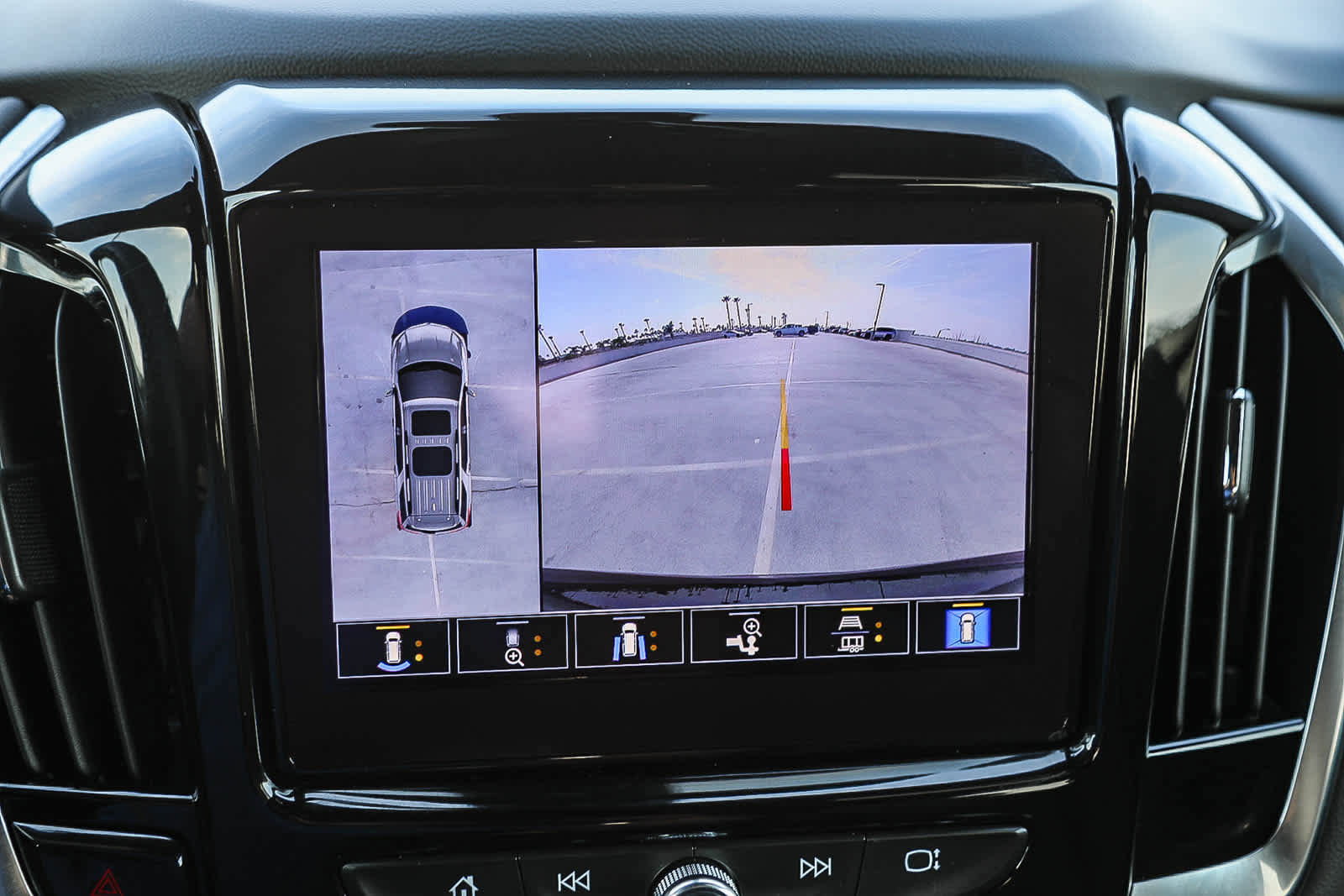 Used 2023 Chevrolet Traverse Premier w/ Redline Edition image 24