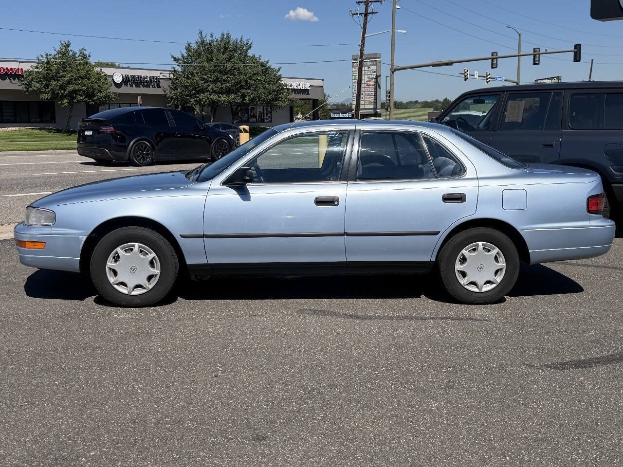 Used 1992 Toyota Camry Deluxe FWD image 5