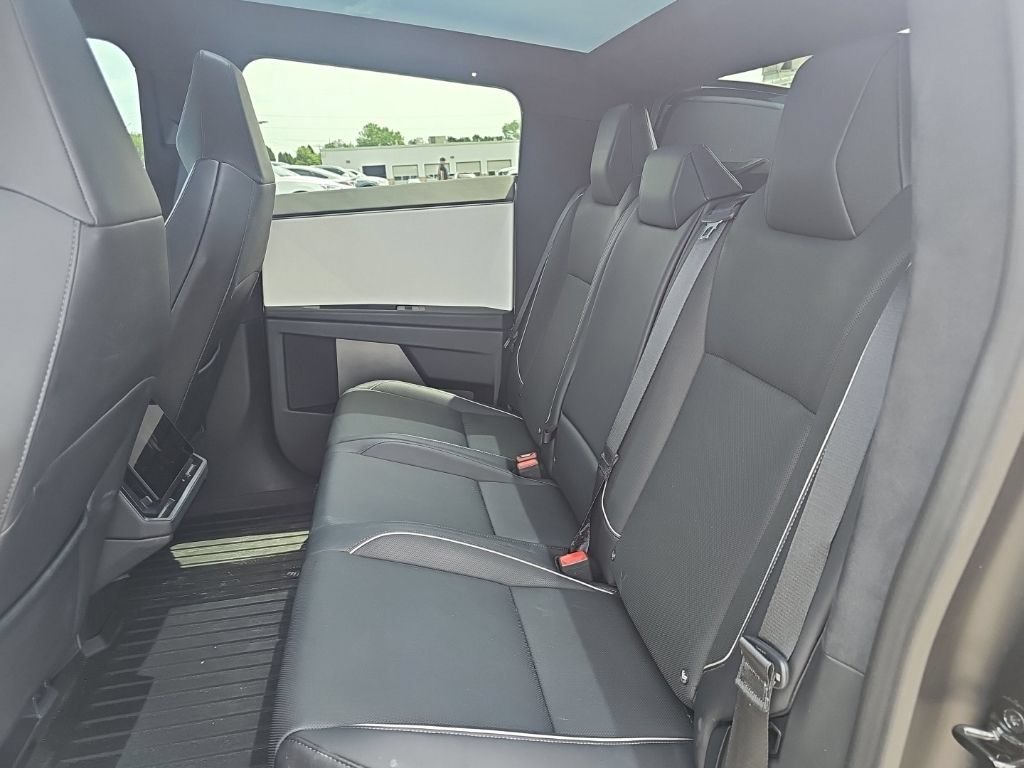 Used 2024 Tesla Cybertruck AWD Crew Cab image 12