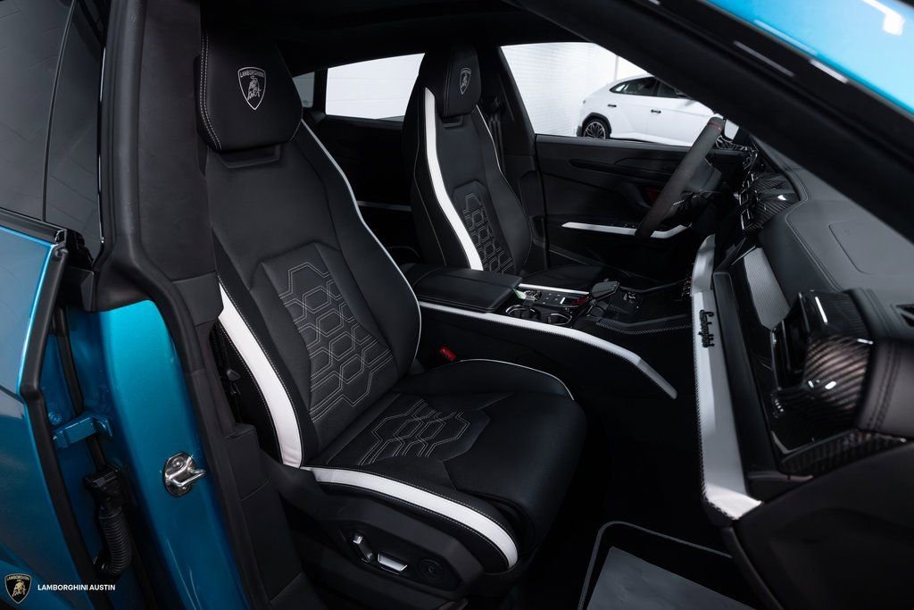 Used 2025 Lamborghini Urus SE image 56