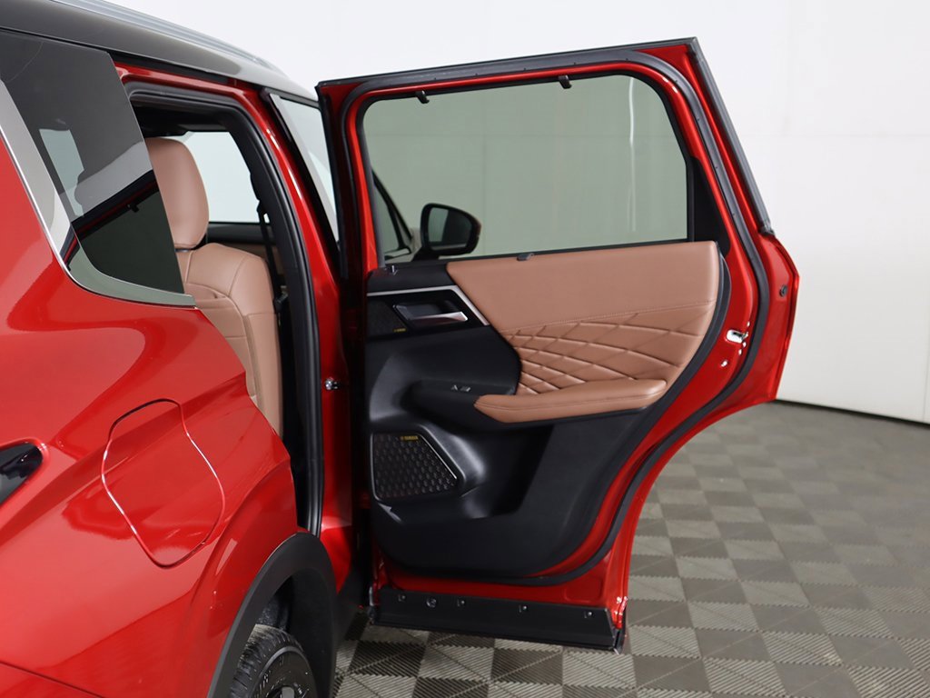 New 2025 Mitsubishi Outlander SEL image 29