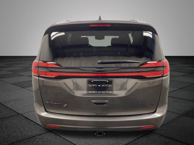 Used 2021 Chrysler Pacifica Touring image 5