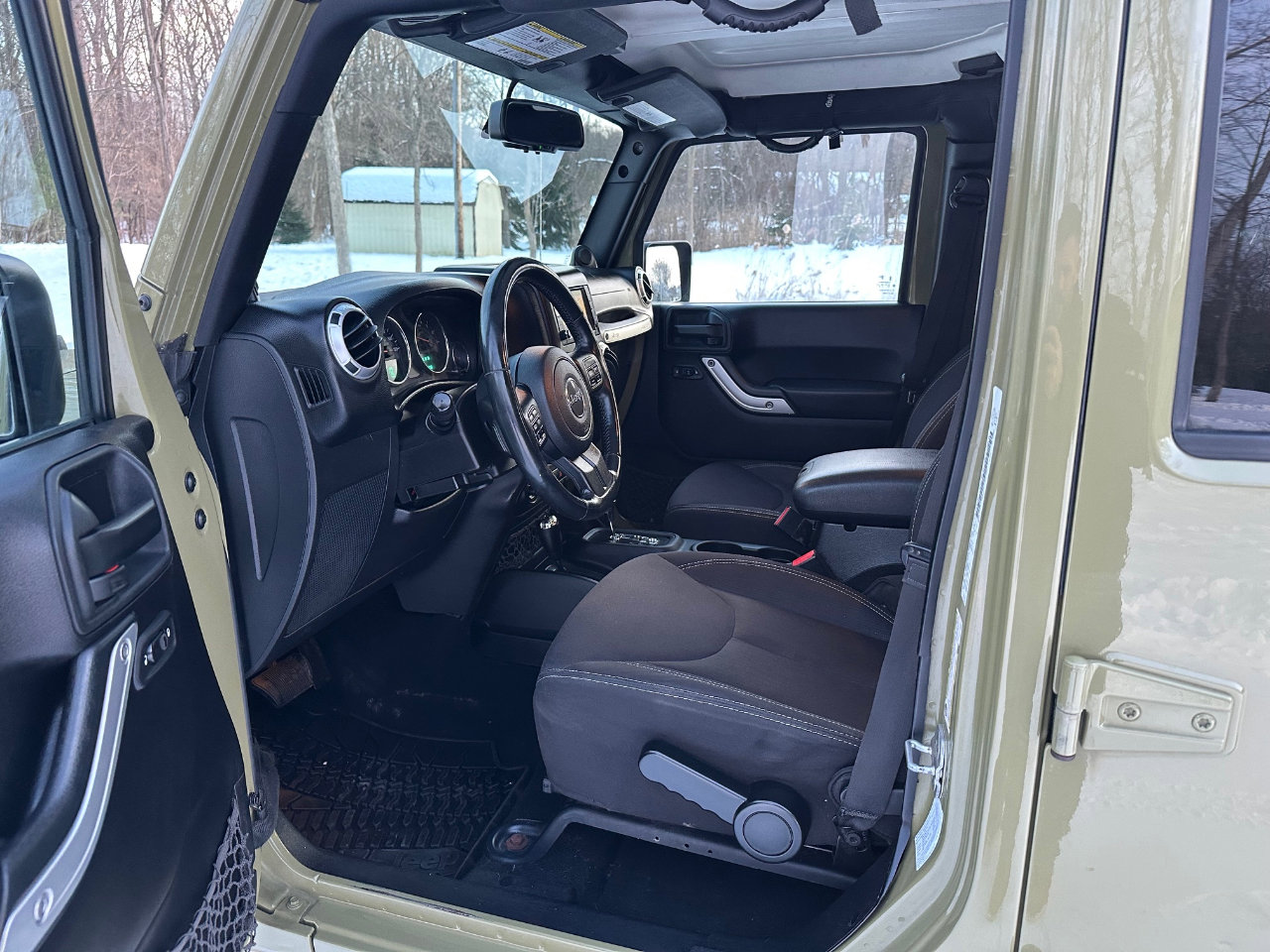 Used 2013 Jeep Wrangler Unlimited Sahara w/ Connectivity Group image 10