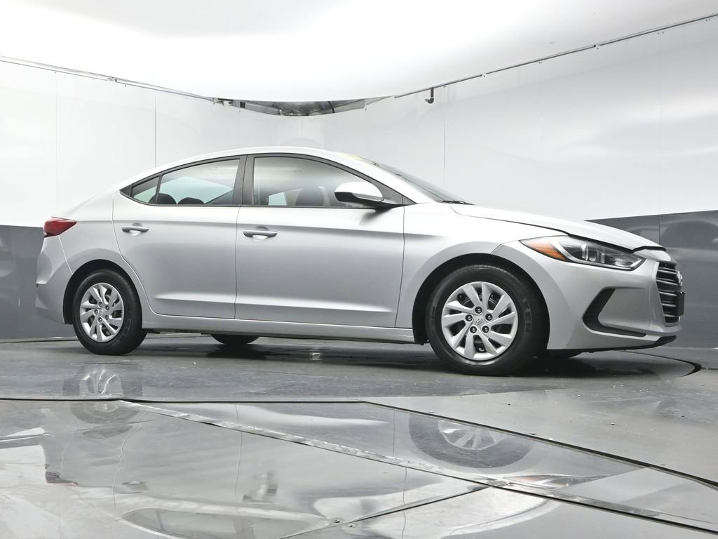 Used 2018 Hyundai Elantra SE w/ Cargo Package image 28