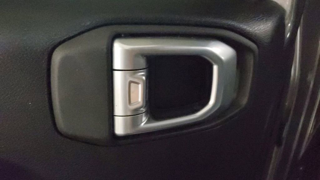 Used 2025 Jeep Gladiator Sport image 16