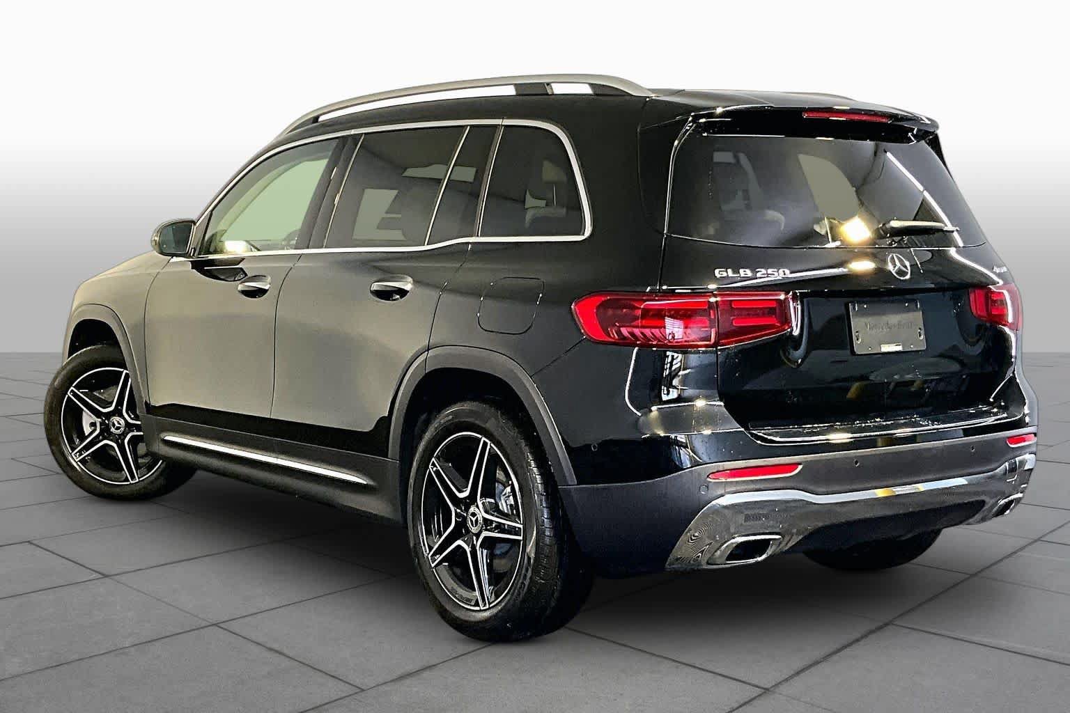 New 2026 Mercedes-Benz GLB 250 4MATIC image 3