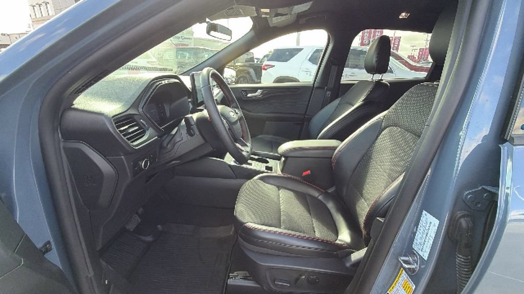 Used 2025 Ford Escape ST-Line w/ Tech Pack #1 FWD image 13