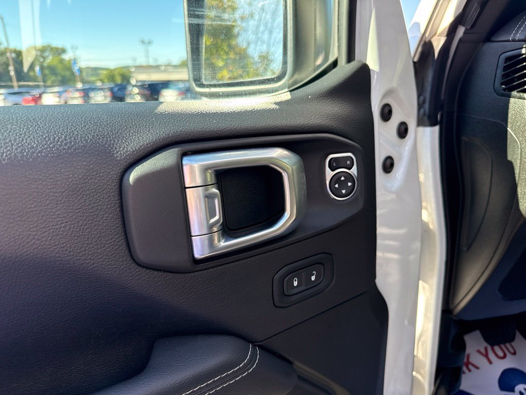Used 2023 Jeep Wrangler Unlimited Sahara w/ Cold Weather Group AWD/4WD image 8