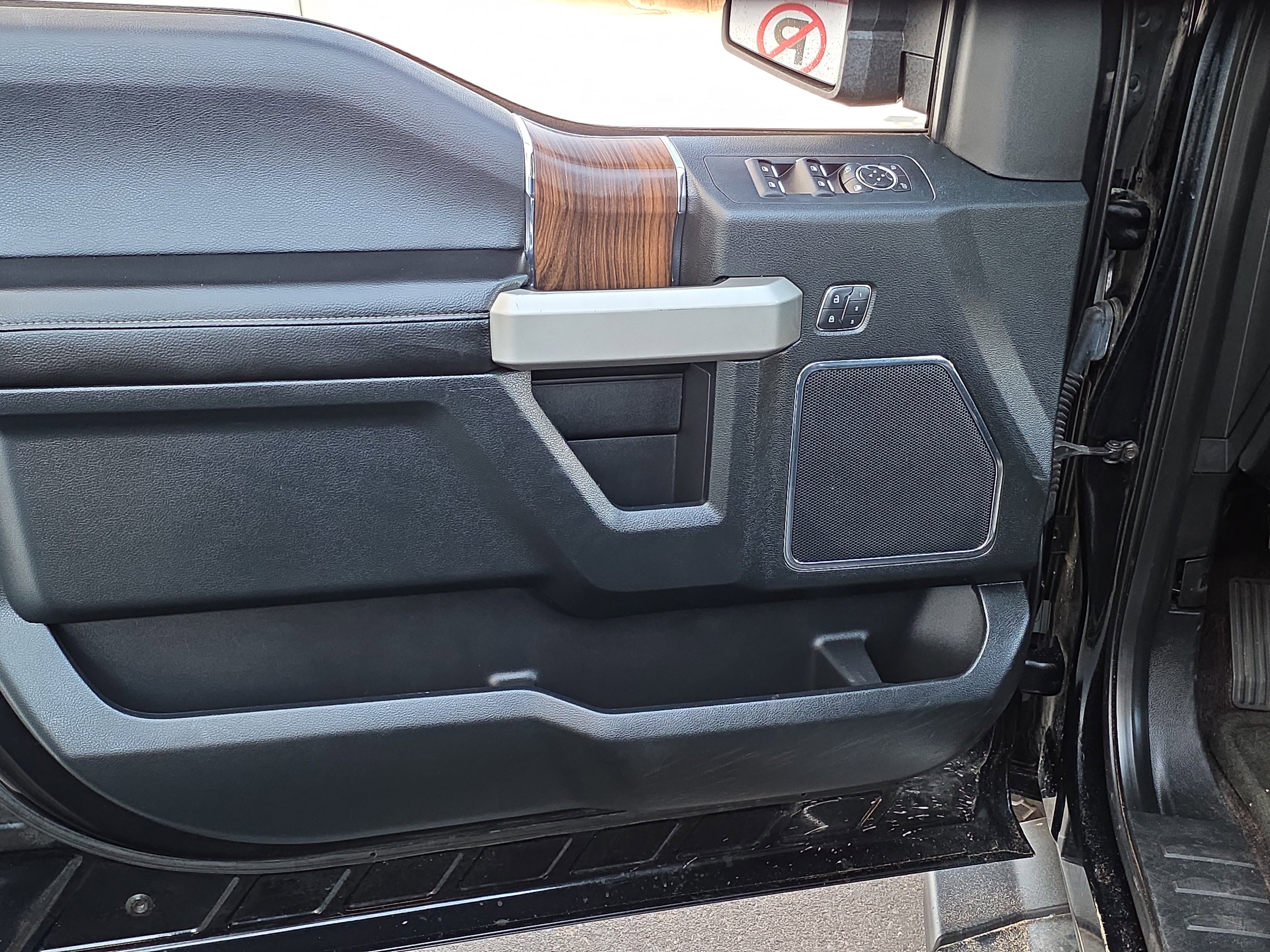 Used 2016 Ford F150 Lariat image 11