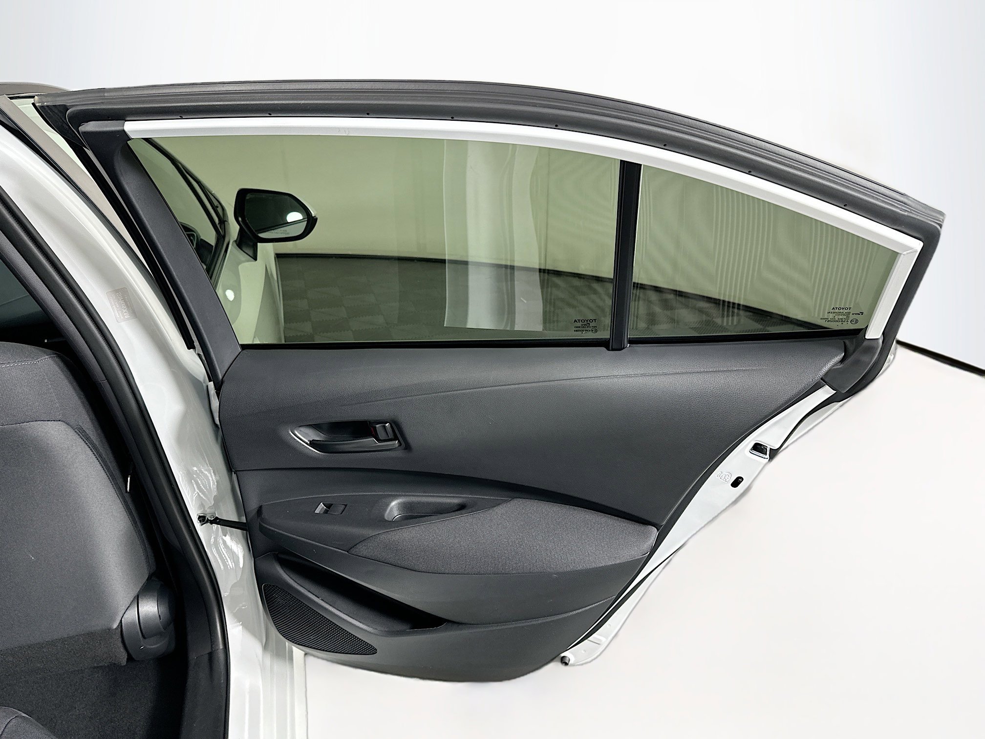 Used 2025 Toyota Corolla LE image 27