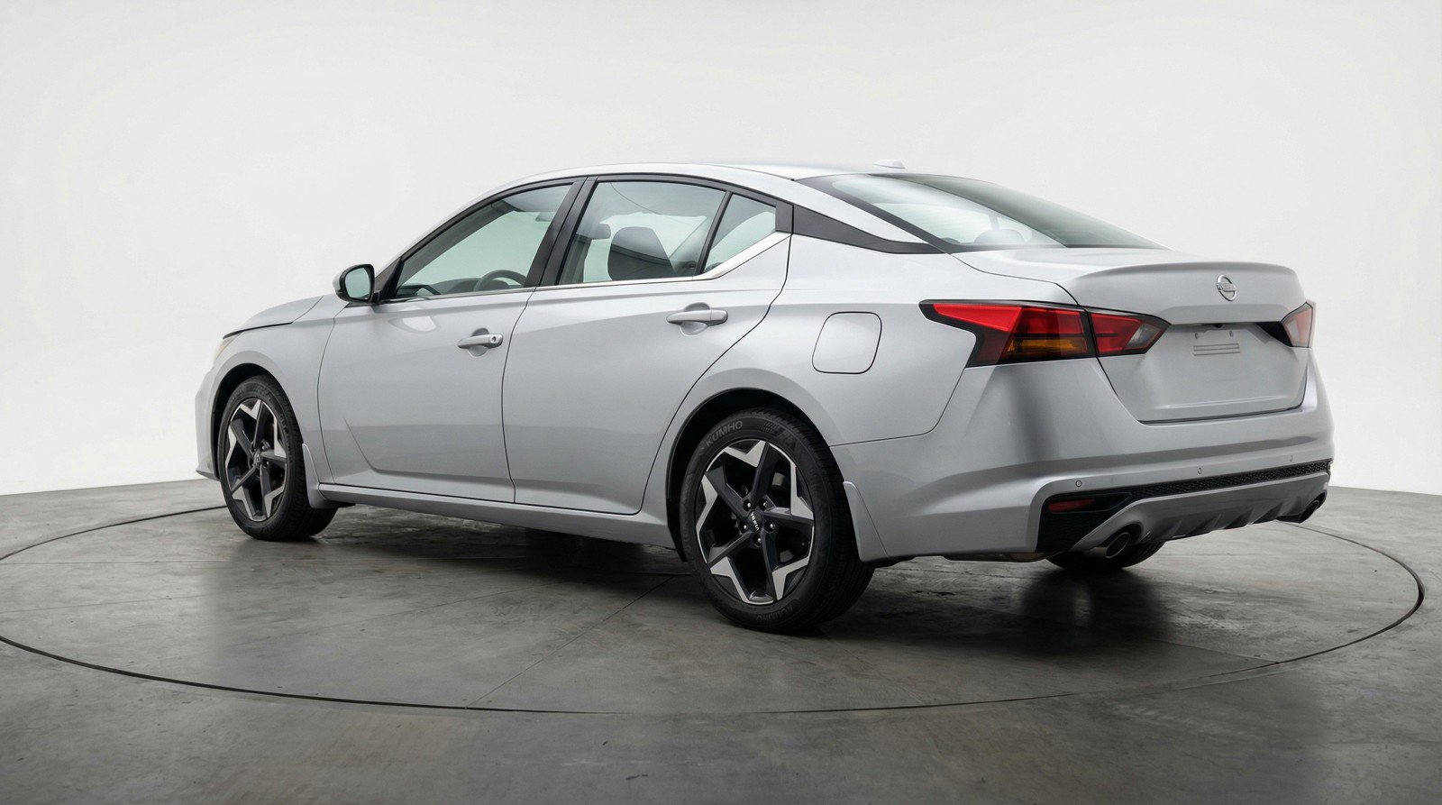 Used 2025 Nissan Altima 2.5 SV image 6