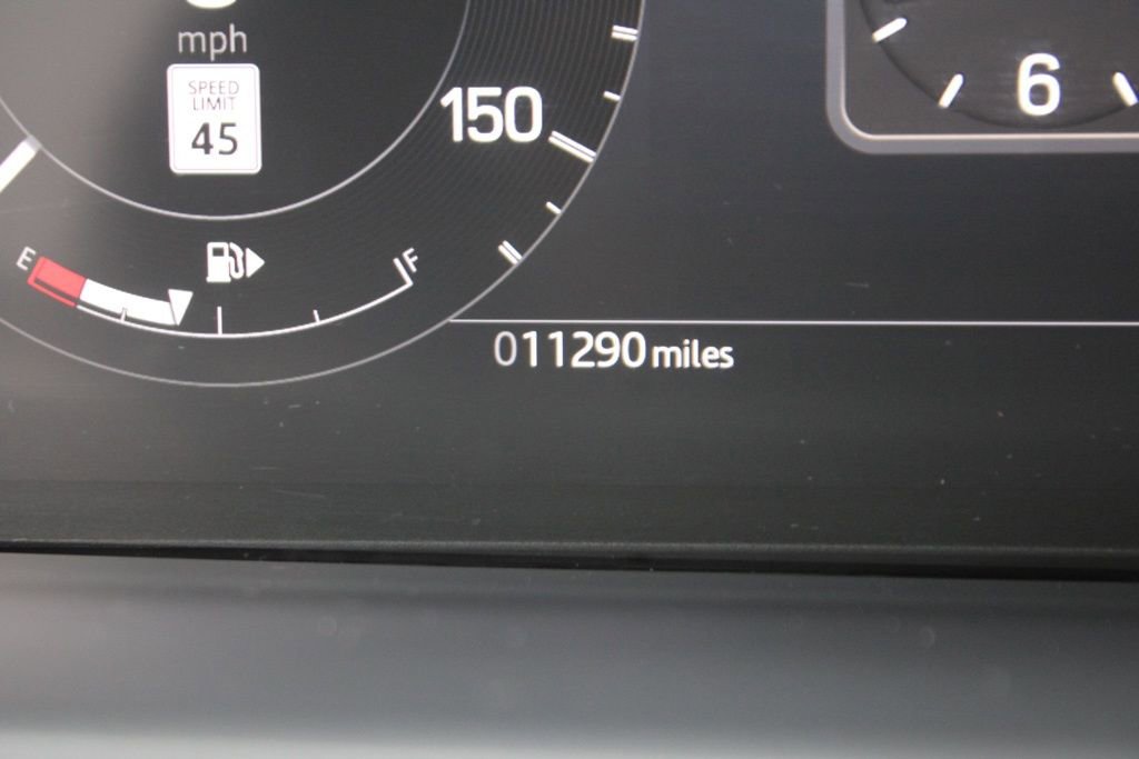 Certified 2024 Land Rover Discovery Dynamic SE image 13