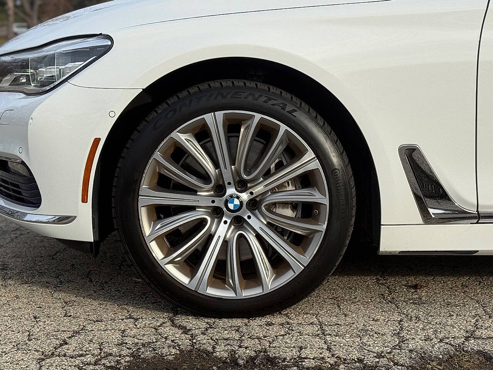 Used 2016 BMW 750i xDrive image 12